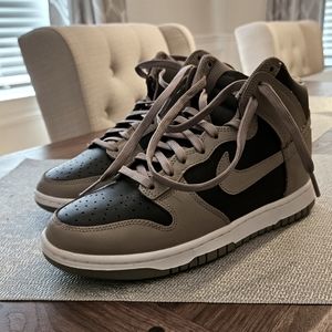 Final Sale 🚨 Used Nike Dunk High 'Moon Fossil' Wmns 7.5